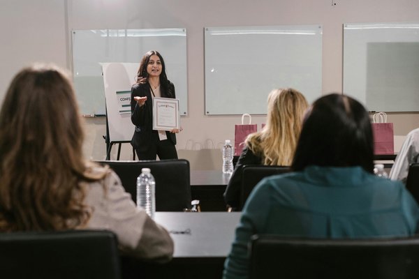 Centre de formations certifiantes en ligne : devenez un expert engagé